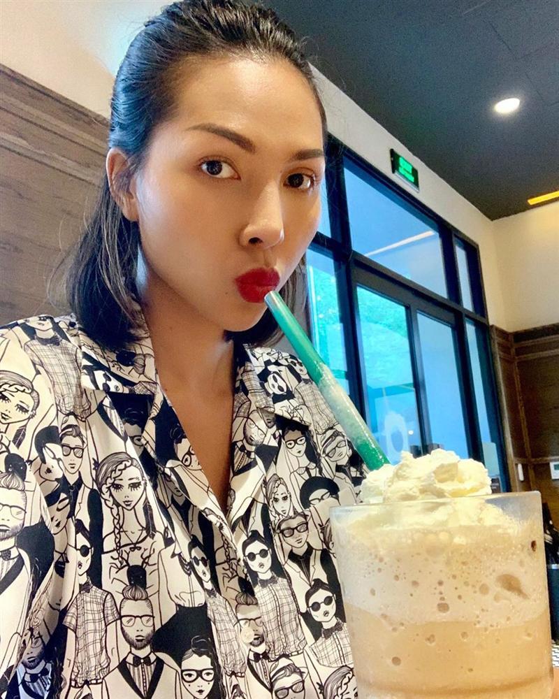 Chào hè muộn nhưng Thủy Tiên vẫn kịp tiếp lửa cho đường đua sexy với ảnh bikini nuột nà-8