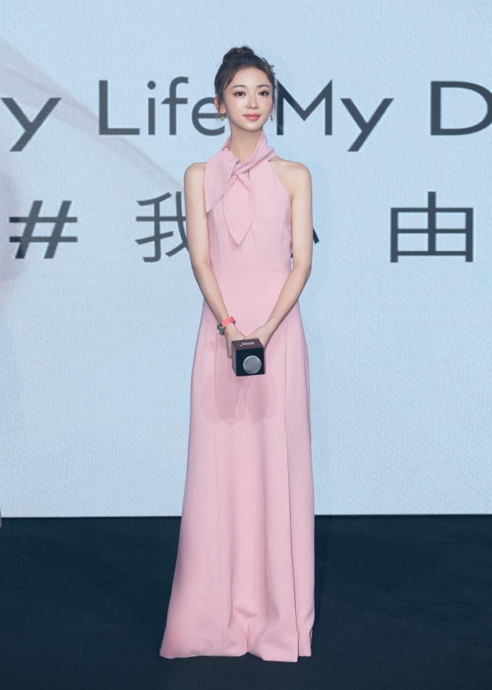 Nhan sắc trước và sau photoshop của Tần Lam - Ngô Cẩn Ngôn quả là cách xa vạn dặm-5