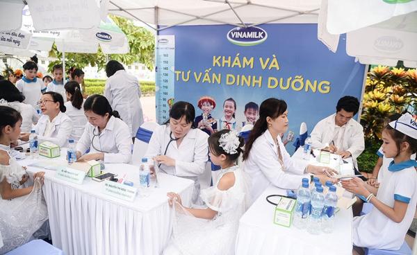 70.000 ly sữa Vinamilk đến với học sinh ATK Định Hóa-5