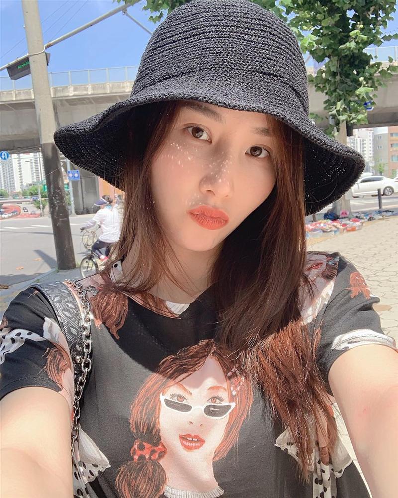 Chào hè muộn nhưng Thủy Tiên vẫn kịp tiếp lửa cho đường đua sexy với ảnh bikini nuột nà-6