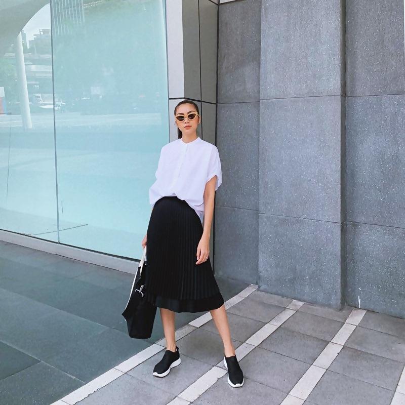 Hồ Ngọc Hà diện bikini đốt mắt - Hà Tăng lên đồ đen trắng giản dị vẫn đầy khí chất-5