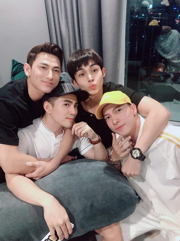 Jun Phạm chúc mừng MV mới của Isaac, đập tan tin đồn cạch mặt sau nghi án yêu đồng giới-3