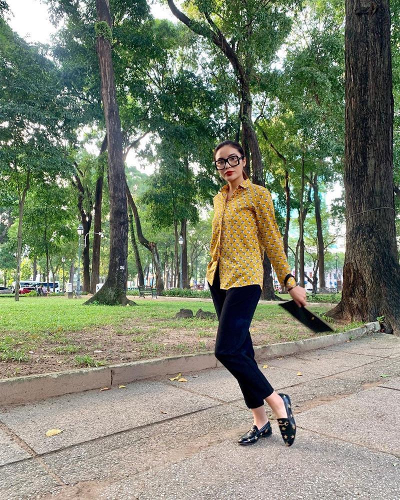 Hồ Ngọc Hà diện bikini đốt mắt - Hà Tăng lên đồ đen trắng giản dị vẫn đầy khí chất-2