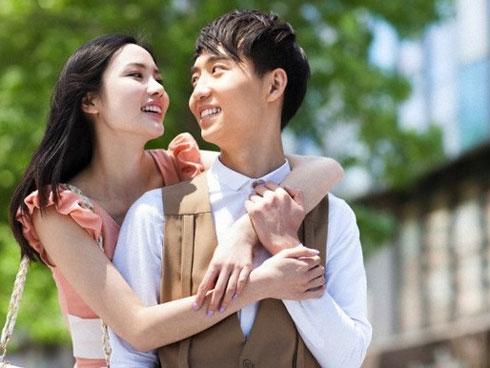 Bức ảnh của 1 đám cưới gây xôn xao mạng xã hội: Ai cũng tò mò khuôn mặt cô dâu thế nào...-5