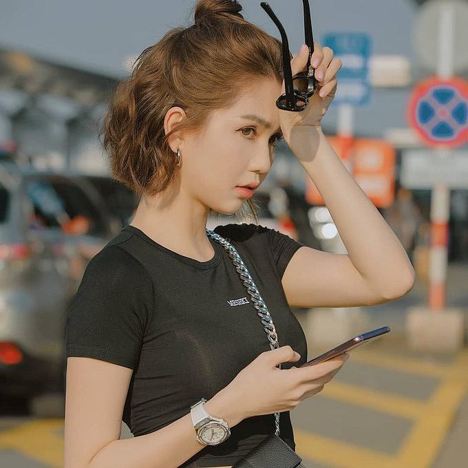 Nóng như thế này nếu còn ngại cắt tóc ngắn thì học Huyền Lizzie, Ngọc Trinh, Bảo Anh nhé!-1