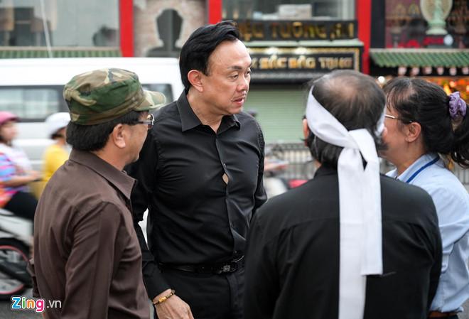 Chí Tài, Kiều Oanh và nhiều nghệ sĩ đến viếng biên đạo Hữu Trị-2