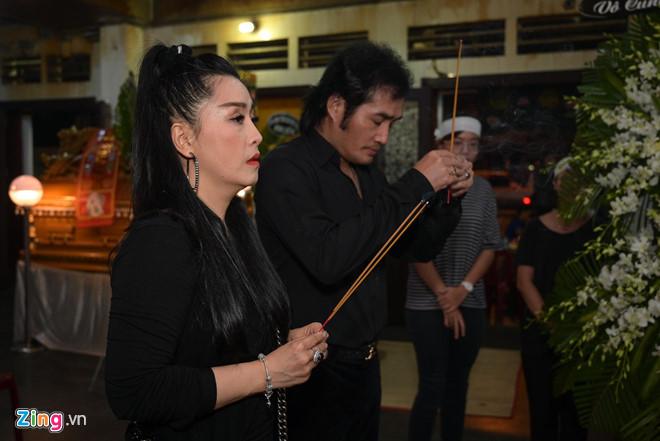 Chí Tài, Kiều Oanh và nhiều nghệ sĩ đến viếng biên đạo Hữu Trị-4