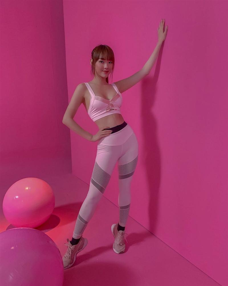 Minh Hằng ngầm báo sắp cưới với việc chuyển nhẫn kim cương trái tim siêu to khổng lồ sang ngón đính hôn?-6