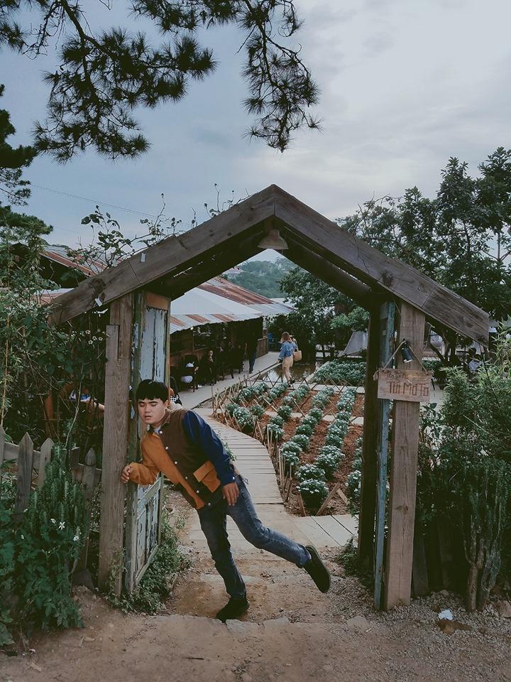 Thanh niên chơi trội chụp bộ ảnh vừa đi chơi vừa ngủ gật tại Đà Lạt không ngờ nhận cơn bão chia sẻ mạng xã hội-20