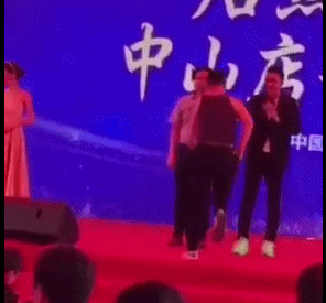 Đại ca showbiz Hong Kong Nhậm Đạt Hoa bị giang hồ đâm ở sự kiện-1