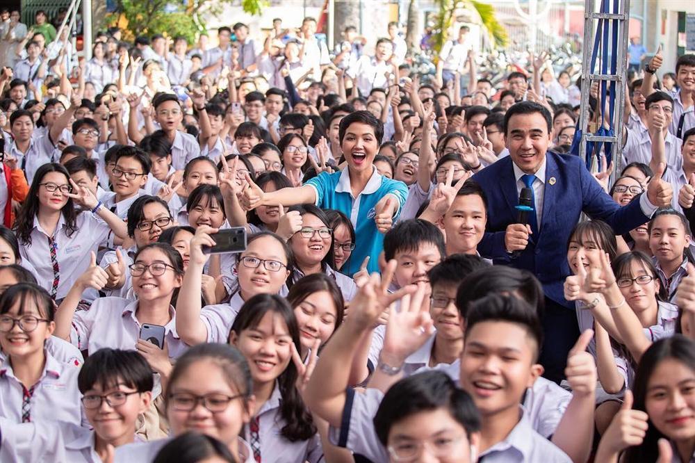 Sau đại chiến Miss Universe 2018, HHen Niê và top 5 người đẹp nhất bây giờ ra sao?-19