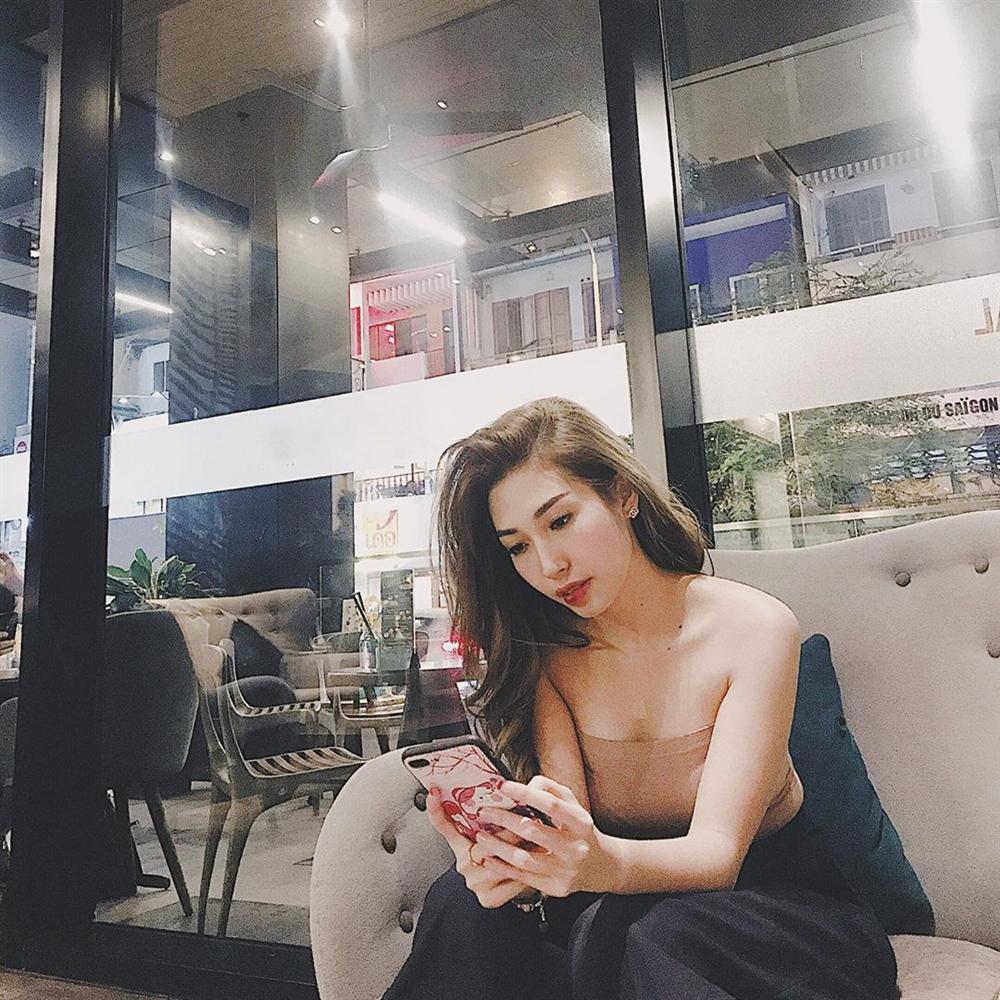 Angela Phương Trinh ăn mặc giản dị, thanh tịnh theo đuổi những khóa tu-4