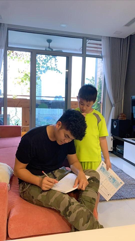 Angela Phương Trinh ăn mặc giản dị, thanh tịnh theo đuổi những khóa tu-5