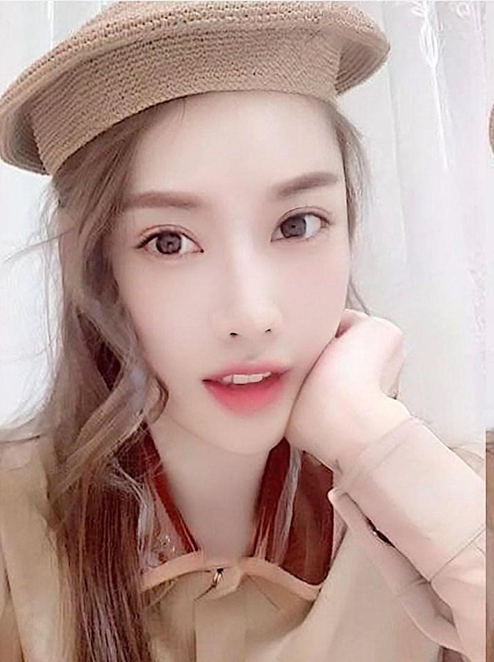 Angela Phương Trinh ăn mặc giản dị, thanh tịnh theo đuổi những khóa tu-7