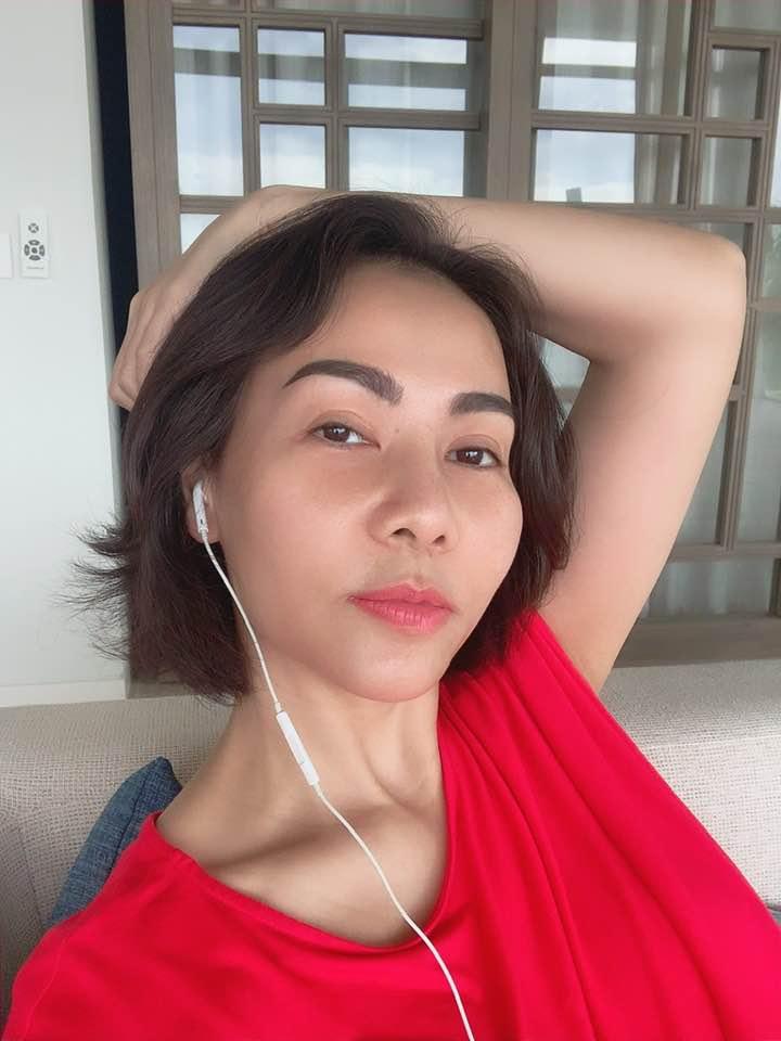 Angela Phương Trinh ăn mặc giản dị, thanh tịnh theo đuổi những khóa tu-9