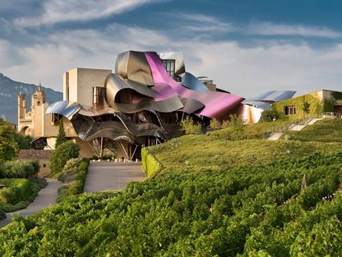 Nhà phù thủy, căn hộ hình chó và các khách sạn kỳ lạ nhất thế giới