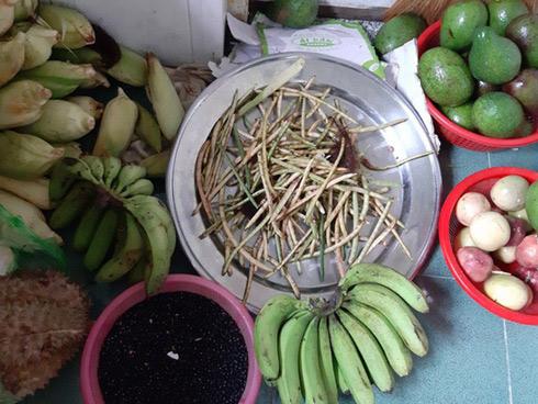 Hãi hùng, thanh niên tố đi ăn cơm sườn được khuyến mãi 2 ổ trứng ruồi-3