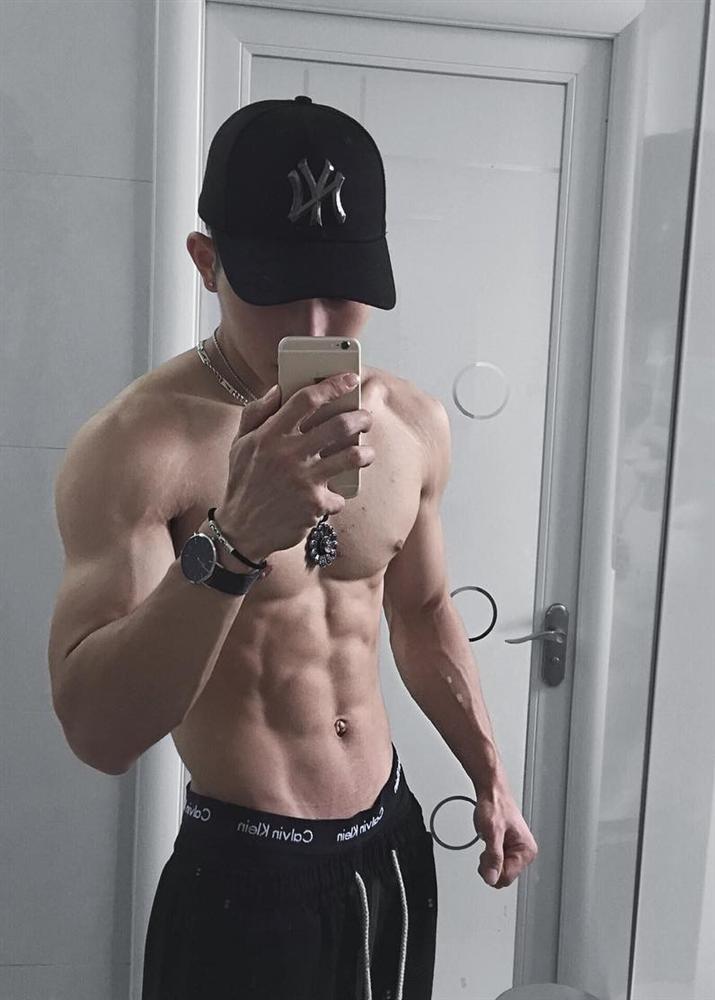 Chân dung du học sinh Việt khiến phái kẹp nơ chảy máu mũi với body 6 múi siêu chuẩn-2