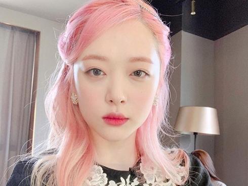 Mỹ nữ thị phi Sulli diện bikini, tạo dáng gây tranh cãi-8