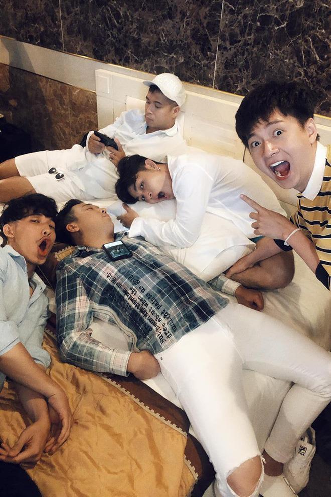 BB Trần dìm hàng Trấn Thành bằng loạt ảnh ngủ xấu ở Running Man-6