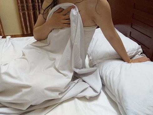 Tiếng ồn từ phòng áp mái lật tẩy bí mật của ô sin và ông chủ