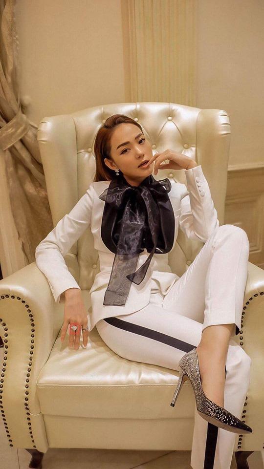 Tưởng Minh Hằng đeo nhẫn kim cương ngón áp út là sắp có đám cưới, nào ngờ khán giả bị hố vố to!-4