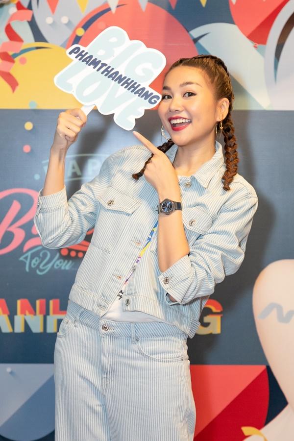 Siêu mẫu Thanh Hằng trổ tài ca hát khiến fans đứng ngồi không yên-8