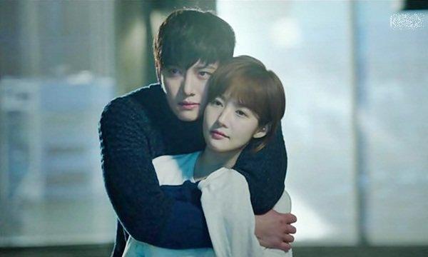 Lén theo bạn gái về nhà, tôi rụng rời nhìn em cùng người đàn ông ấy bước ra-1