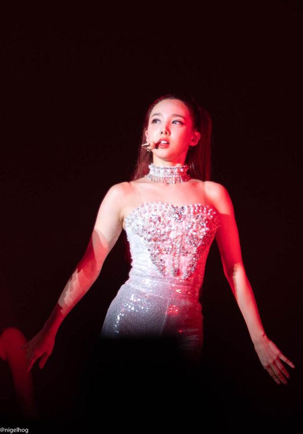 Phản ứng đáng yêu của Nayeon TWICE khiến các fan hâm mộ thích thú-3