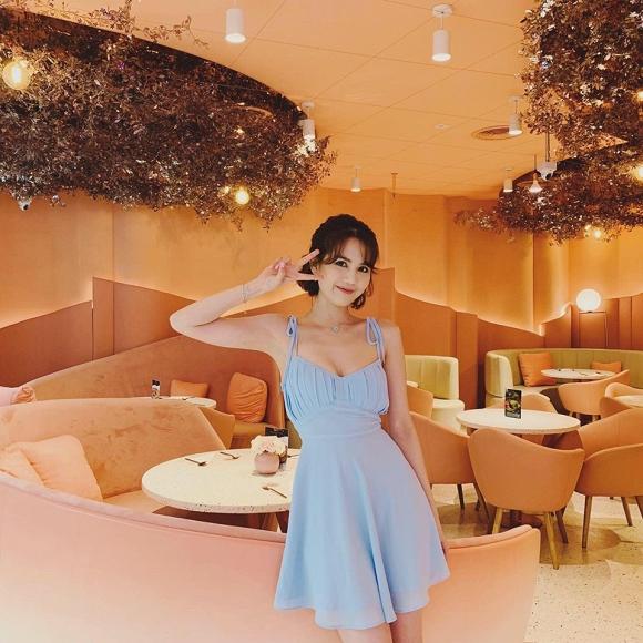 Ngọc Trinh hack tuổi với style váy ngắn, tóc ngắn khi check-in tại Thái Lan-2