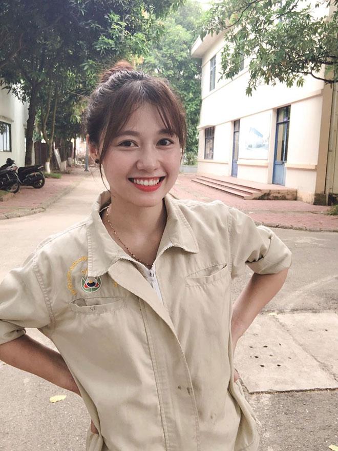 Nữ công nhân đẹp đốn tim dân mạng, nhan sắc thật còn bất ngờ hơn-2