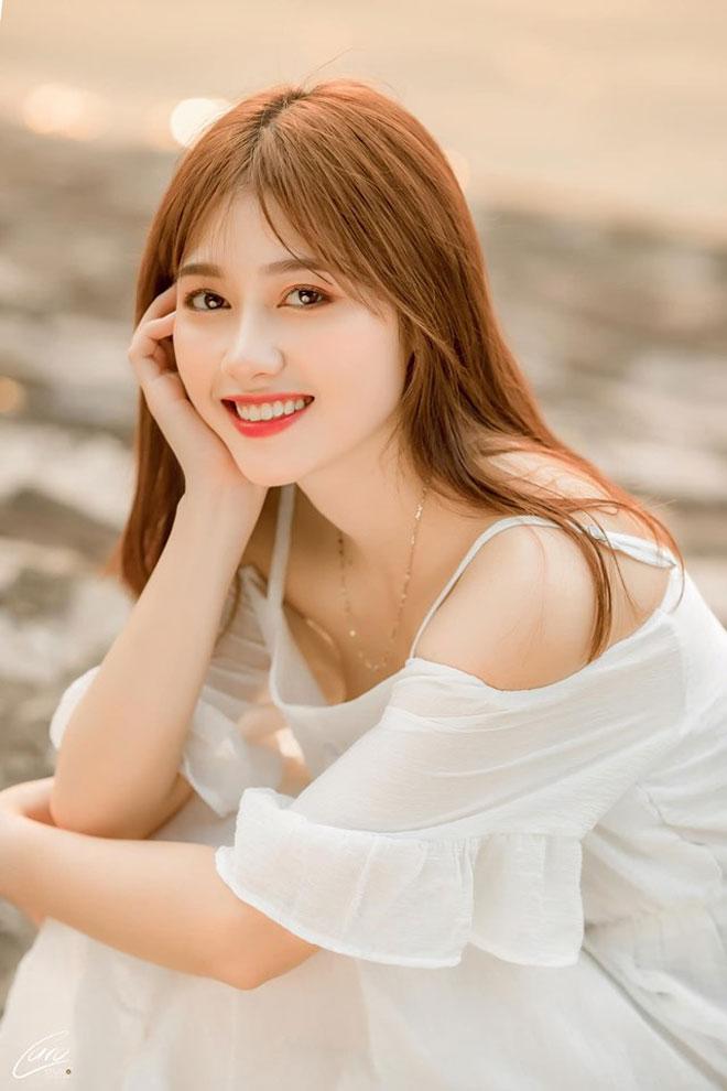 Nữ công nhân đẹp đốn tim dân mạng, nhan sắc thật còn bất ngờ hơn-6