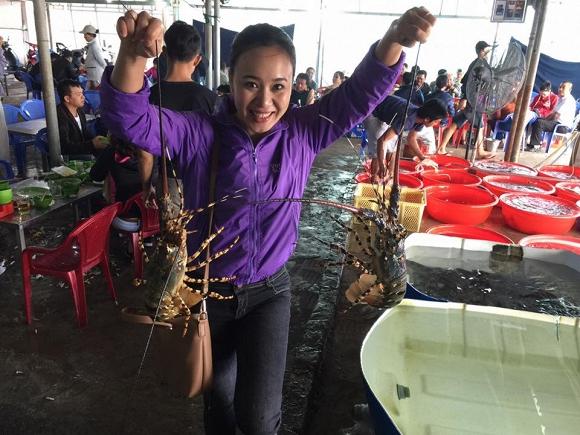 Hình ảnh khác lạ của cô gái đánh ghen hộ bạn trong Về nhà đi con-9