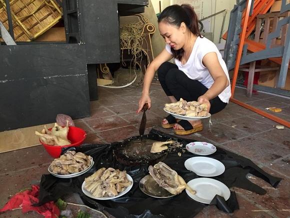 Hình ảnh khác lạ của cô gái đánh ghen hộ bạn trong Về nhà đi con-10