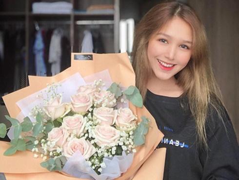Hot girl 2K2 sở hữu mặt xinh, body gợi cảm thường bị nhầm là gái Tây