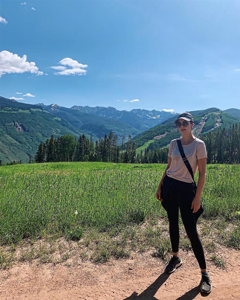 Bản tin Hoa hậu Hoàn vũ 22/7: Cùng lên đồ ton-sur-ton, HHen Niê có đủ xuất sắc để chặt chém đại mỹ nữ?-6