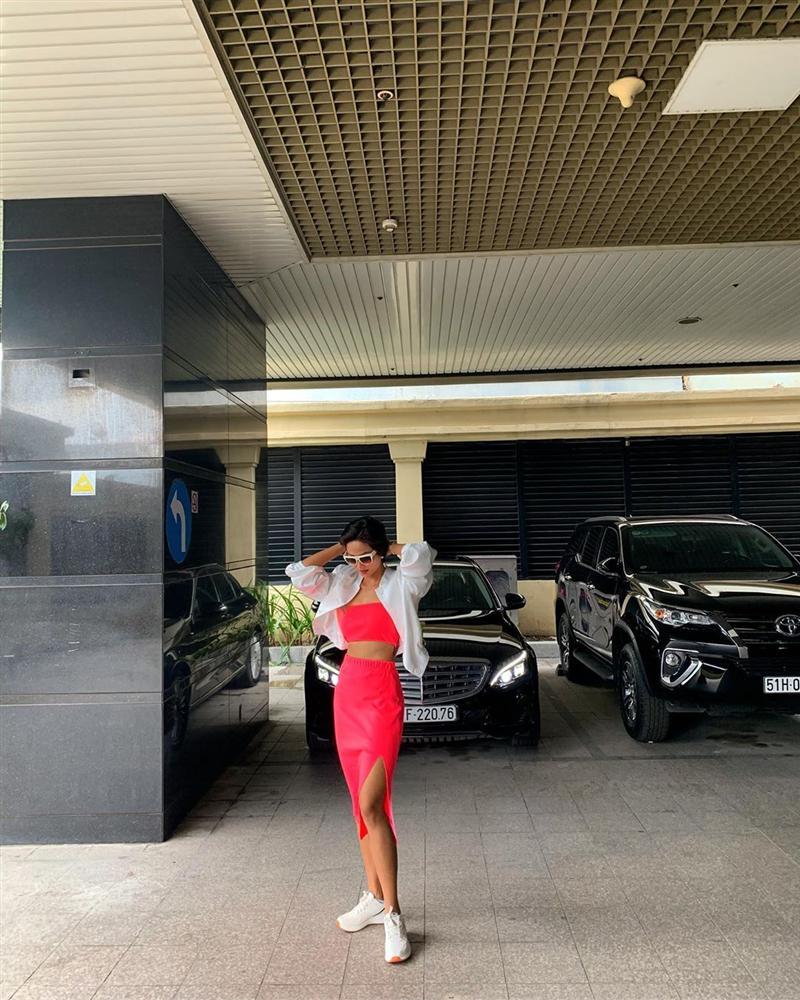 Bản tin Hoa hậu Hoàn vũ 22/7: Cùng lên đồ ton-sur-ton, HHen Niê có đủ xuất sắc để chặt chém đại mỹ nữ?-1