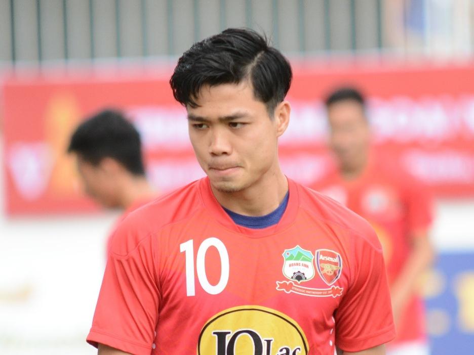 Công Phượng vẫn ăn mặc giản dị nhưng sành điệu hơn xưa-9