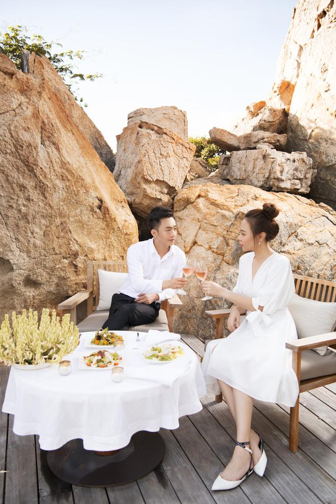 Đàm Thu Trang như người khổng lồ trong ảnh cưới với Cường Đô La: Bí kíp nào cho cặp đôi cột đèn - máy nước trở nên hài hòa?-12