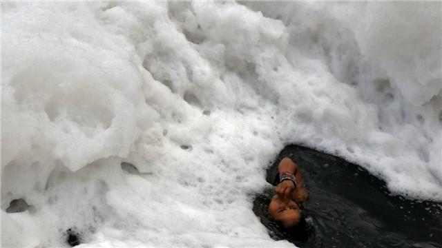 2 con sông có 2 màu trái ngược nhau nhưng cùng chung 1 số phận ở Ấn Độ-7