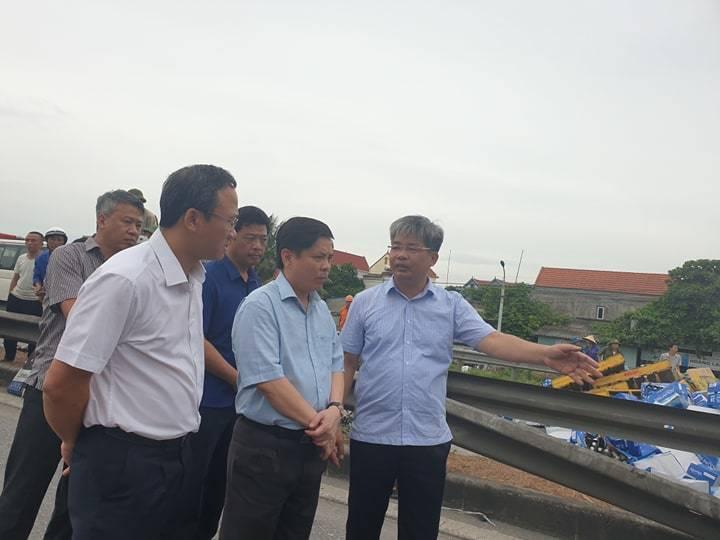 Hiện trường ám ảnh, không dám nhìn vụ đứng xem tai nạn khiến ít nhất 6 người tử vong tại Hải Dương-21