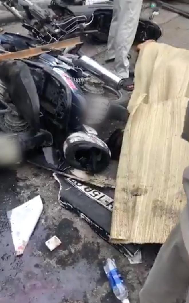 Hiện trường ám ảnh, không dám nhìn vụ đứng xem tai nạn khiến ít nhất 6 người tử vong tại Hải Dương-14