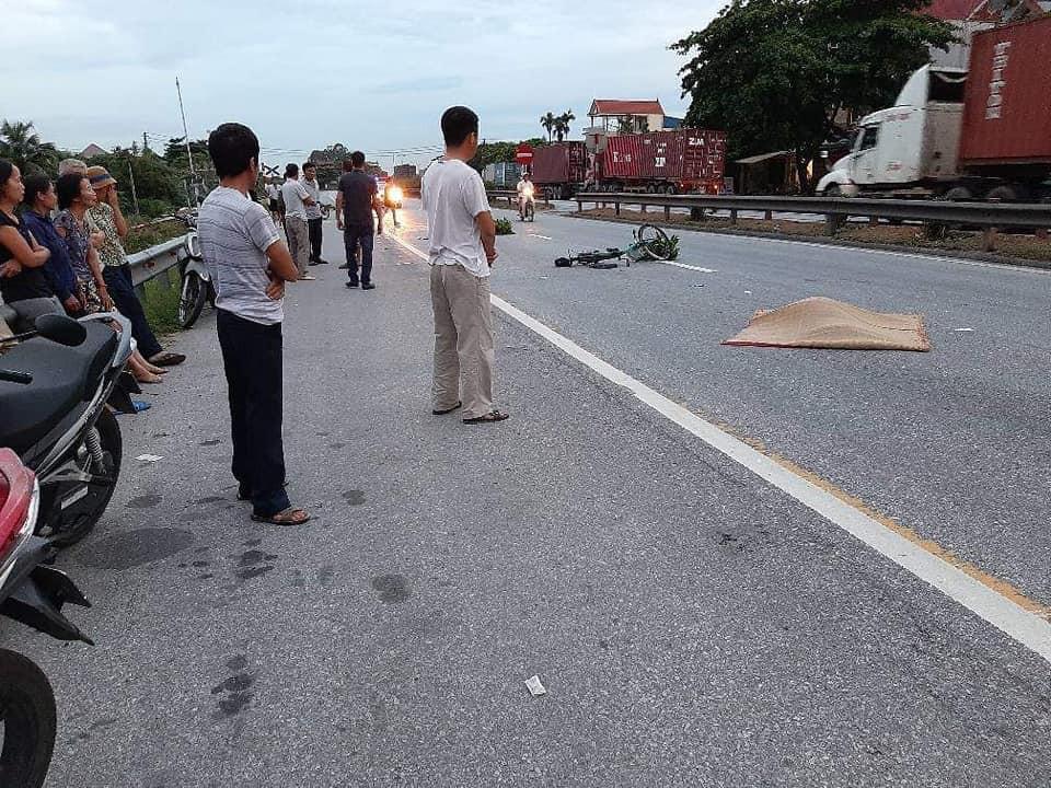 Hiện trường ám ảnh, không dám nhìn vụ đứng xem tai nạn khiến ít nhất 6 người tử vong tại Hải Dương-19