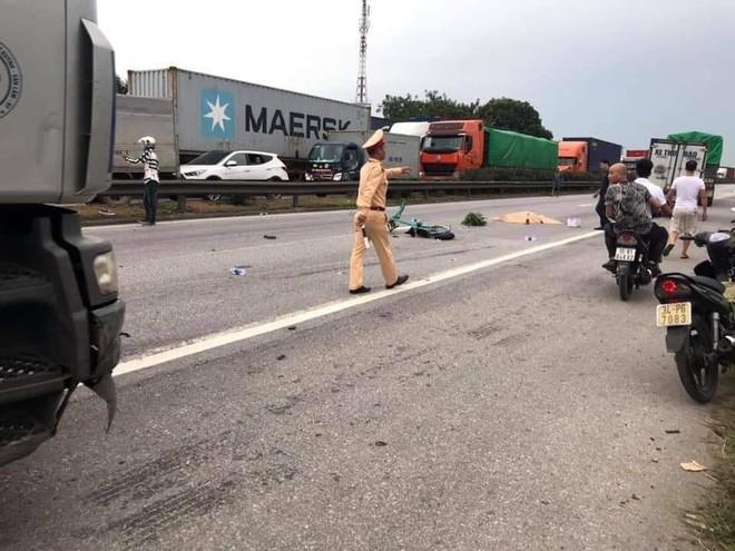 Hiện trường ám ảnh, không dám nhìn vụ đứng xem tai nạn khiến ít nhất 6 người tử vong tại Hải Dương-20