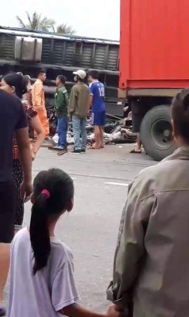 Hiện trường ám ảnh, không dám nhìn vụ đứng xem tai nạn khiến ít nhất 6 người tử vong tại Hải Dương-5