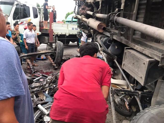 Hiện trường ám ảnh, không dám nhìn vụ đứng xem tai nạn khiến ít nhất 6 người tử vong tại Hải Dương-7