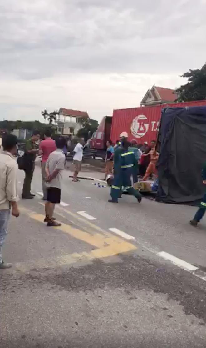 Hiện trường ám ảnh, không dám nhìn vụ đứng xem tai nạn khiến ít nhất 6 người tử vong tại Hải Dương-10