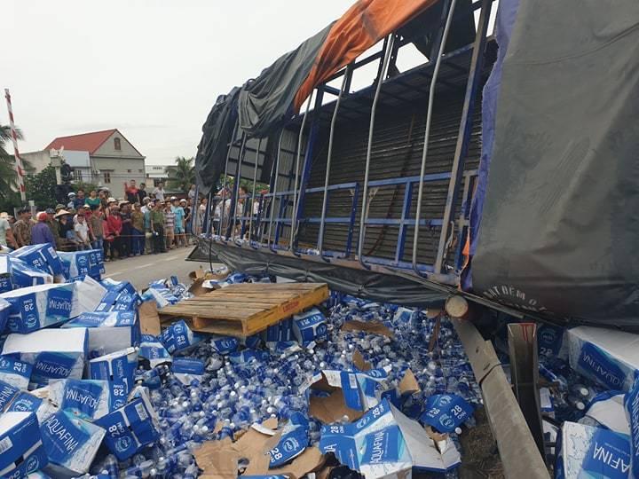 Hiện trường ám ảnh, không dám nhìn vụ đứng xem tai nạn khiến ít nhất 6 người tử vong tại Hải Dương-22