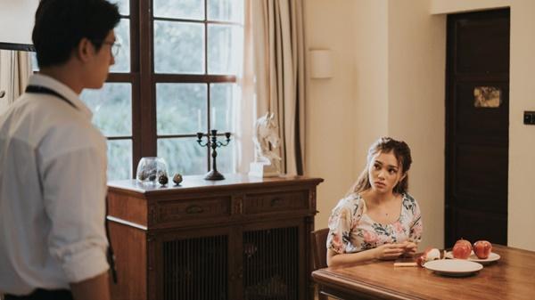 Cô gái từng tát Angela Phương Trinh 13 năm trước nay lại tát bạn diễn vì trai-3