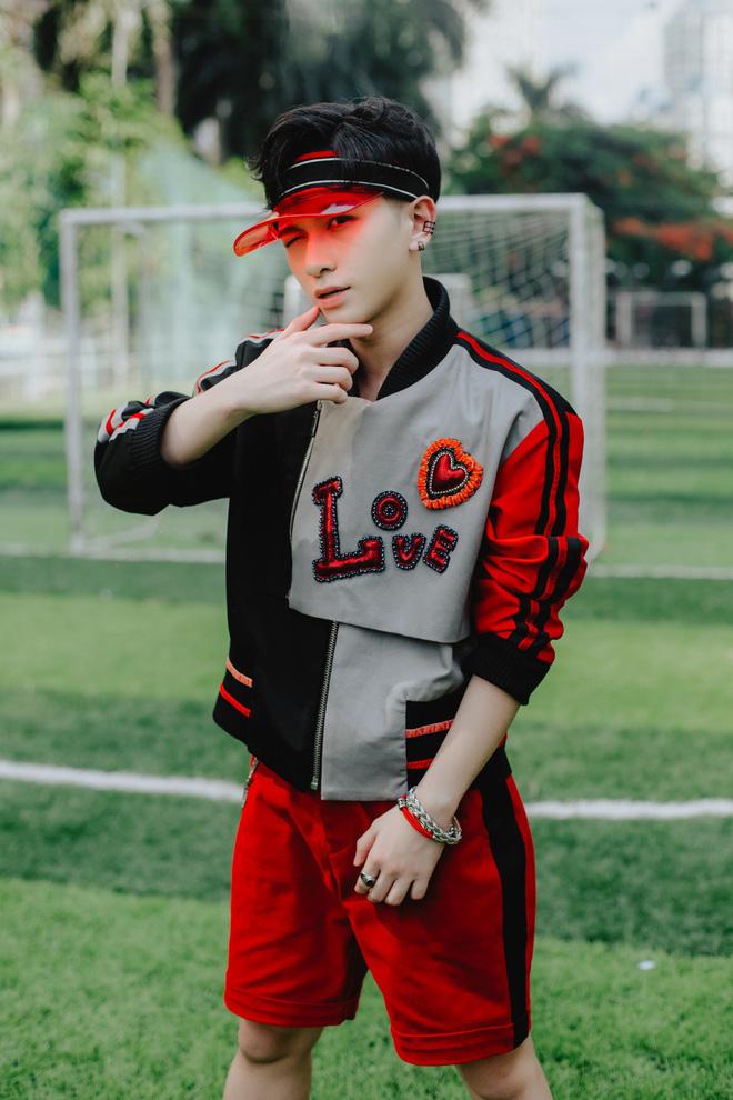 Sản phẩm debut của học trò Noo Phước Thịnh bị fan Kpop vạch mặt là tổ hợp đạo nhái từ GOT7 đến TWICE-6